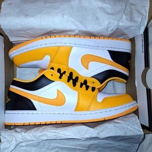 Jordan 1 Low "Taxi White"